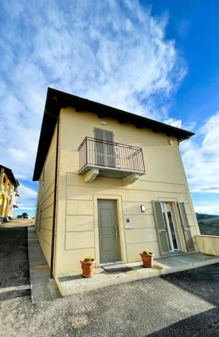 Locanda Del Bricco Pt Cisterna dʼAsti Exteriör bild
